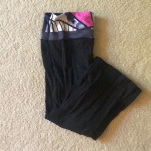 Black cropped lululemon yoga pants